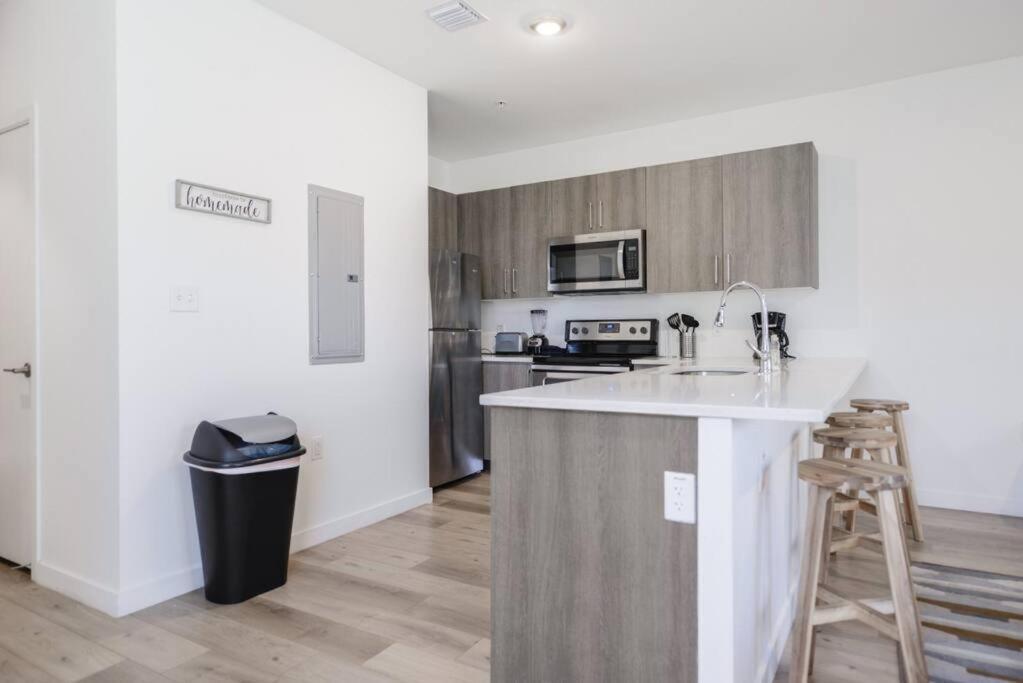 マイアミ Amazing Town House 15 Min From The Beach Wfree Parkingヴィラ エクステリア 写真