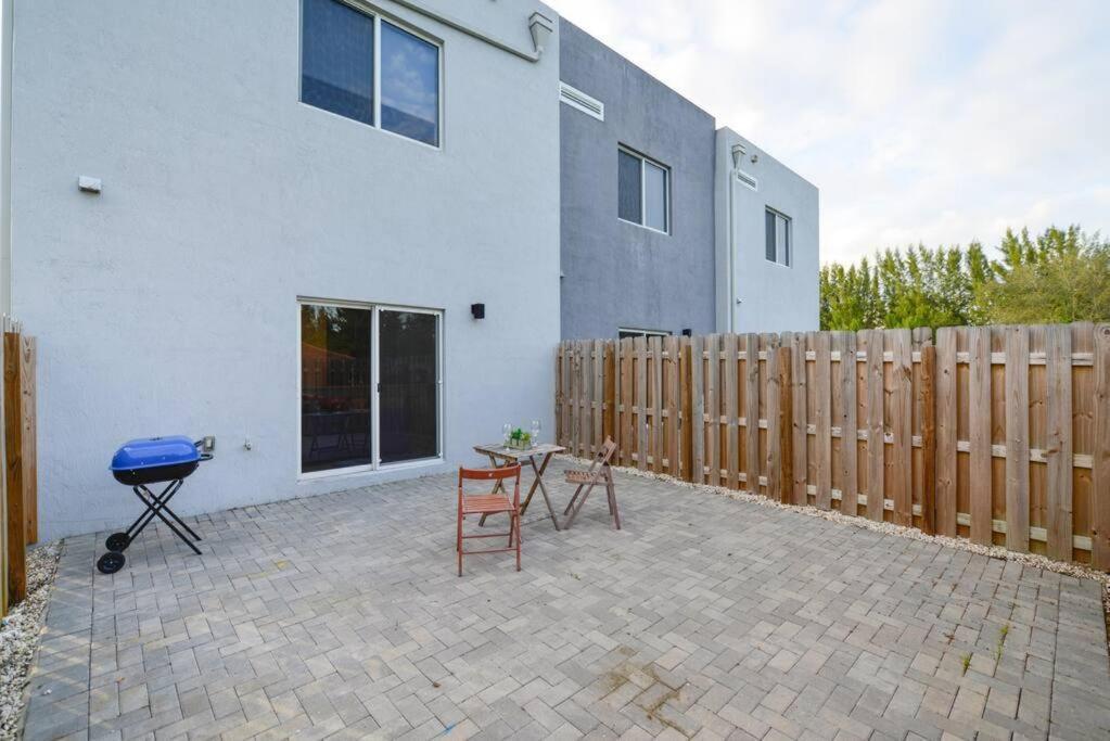 マイアミ Amazing Town House 15 Min From The Beach Wfree Parkingヴィラ エクステリア 写真